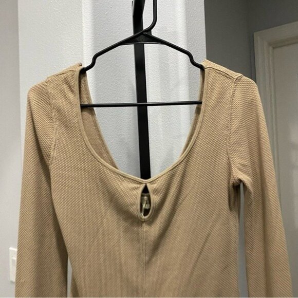 Free people mod stripe tan yellow hook eye cuff thermal top womens Medium - Picture 3 of 7